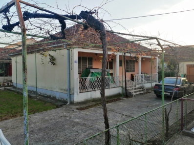 Na prodaju ili za izdavanje. Namještena kuća u Murtovini, 116m2, sa placem od 300m2. Legalizovana sa