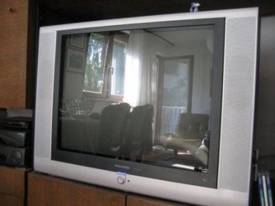 Prodajem TV Grundig 72cm flat
