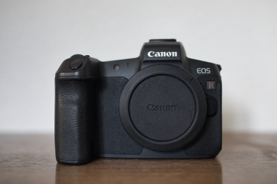 Za prodaju fotoaparat Canon EOS R