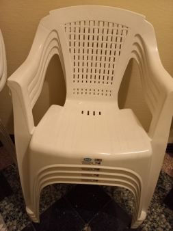 Za prodaju plastične stolice