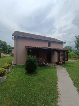 Donja Gorica, trosobna kuća, 100m2