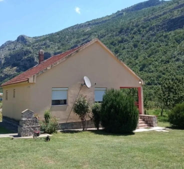 Za prodaju kuća 83m2, Bioče, Podgorica