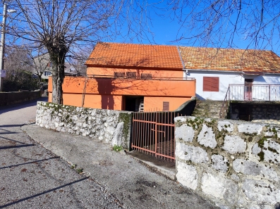Za prodaju dvije kuće, Bjeloši, Cetinje