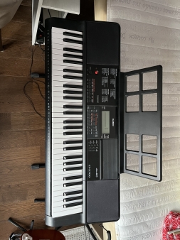 Casio CT-X700 klavijatura sa stalkom i pedalom