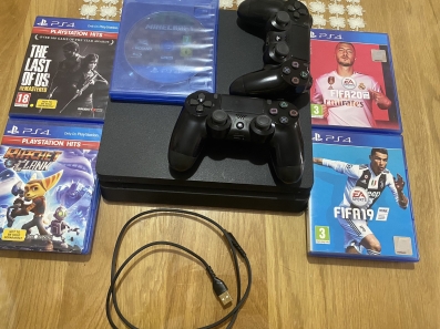 Sony PlayStation 4 slim i 2controllera I 5 igrica