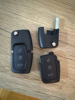 Novo kljuciste auto kljuca( skakavac tri dugmeta ) sa novim nenarezanim macem,l