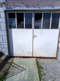 2 metalnih garaznih vrata