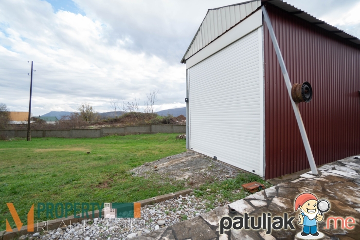 Prodaje se kuća sa velikim placem - Novo Selo uz magistralu